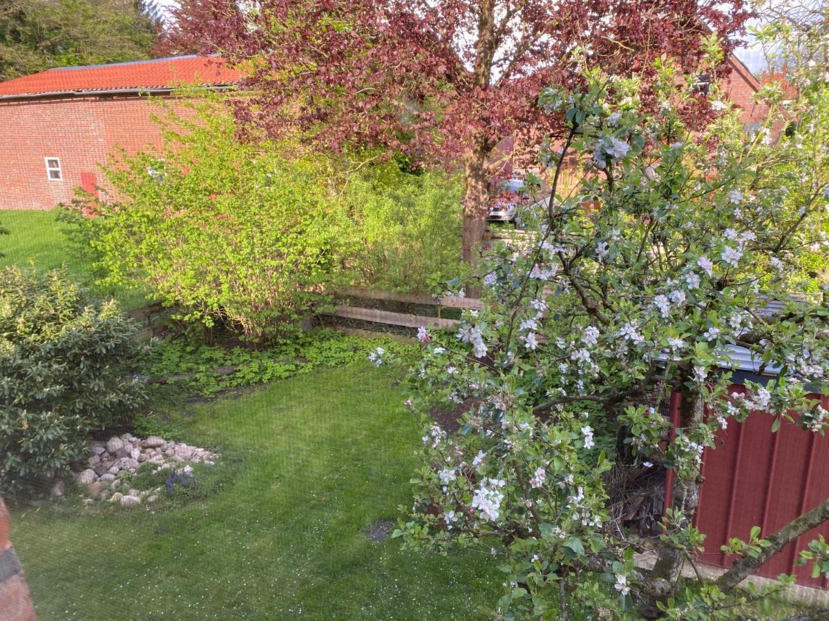Huus Utspann Fewo Mit Terrasse - 23 Km Vor Hamburg - Seevetal Buitenkant foto